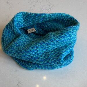 Single loop infinity scarf